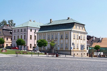Nový Bor - náměstí, sklářské muzeum