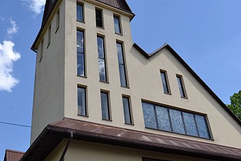 Moderní kostel Matky Boží Frýdecké v Jaworzynce (IČ)