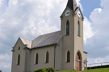 Míjíme kostel Nanebevzetí Panny Marie v Bukovci (IČ)