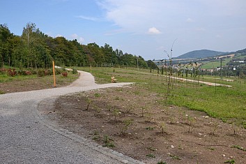 Nově upravený park na Skalkách (IČ)