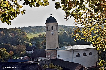Pohled na kostel z hradní věže (JK)