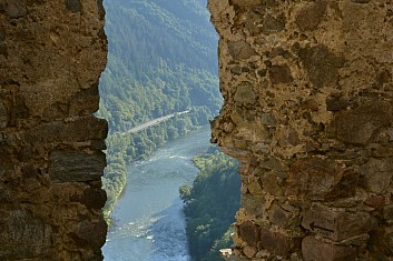 Starý hrad střežil údolí Váhu (IČ)