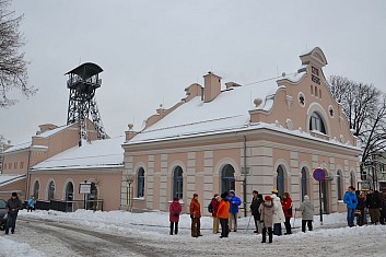 Výtah nás vyvezl na povrch šachtou Regis