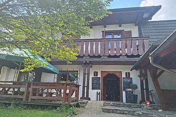 na závěr příjemné posezení u dobrého jídla v Bowling Clubu Bystřice