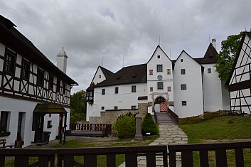 Nádvoří hradu Seeberg (IČ)