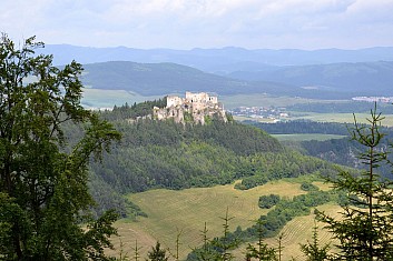 Pohled na Lietavský hrad z vrcholu Skalka (IČ)