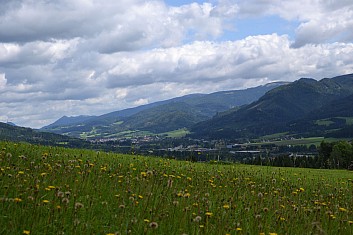 Pohled do údolí řeky Mürz (IČ)