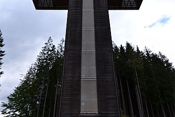 Kříž je vskutku monumentální (IČ)