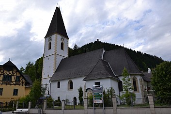 Veitsch - kostel. Tady na nás bude čekat náš bus. (IČ)