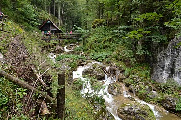 Blížíme se ke služební chatě (Diensthütte) (IČ)