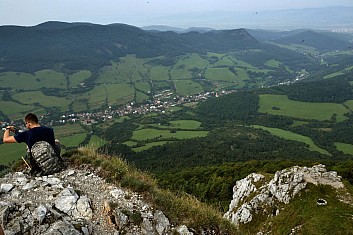 V údolí leží Horná Poruba (IČ)