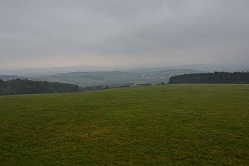 Výhled z Obecnice směrem na Korytnou (IČ)