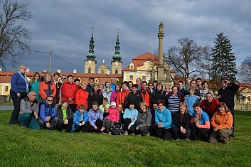 Ještě nemůžeme odjet, napřed  musíme udělat společné foto (IČ)