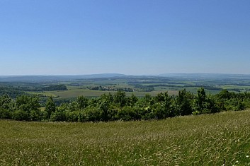 Výhled ze Svince na Moravskou bránu (od Hostýnských vrchů po ty Oderské) (IČ)