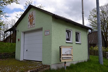 Automat na cigarety přímo u hasičské zbrojnice. Co kdyby ... (IČ)