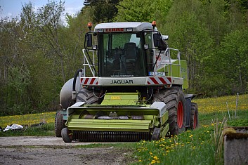 Sedláci tu jezdí v jaguárech (IČ)