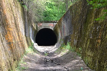 No ne, vážně je tu tunel. A to hned dva! (IČ)