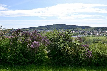 Pod námi je Starý Plzenec a na protějším kopci hrad Radyně (IČ)