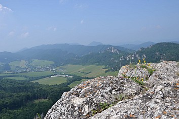 Tam dole je obec Súľov (IČ)