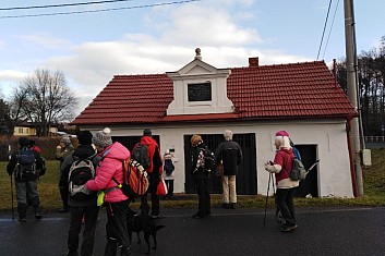 U rodného domu Gregora Mendela v Hynčicích.