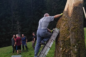 Igor dělá ochranný nátěr