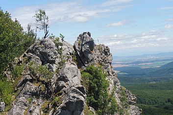 V pozadí jader. elektrárnaJaslovské Bohunice